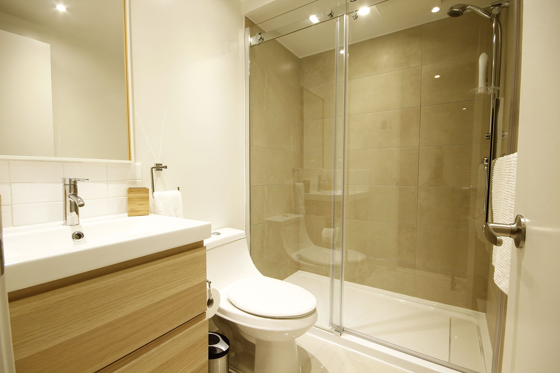bathroom renovations by Finition Decoram, DDO Home west-island.